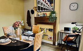 3 Bed House, Sleeps 7, Free Parking, City Luxury, Central, Perfect For Contractors & Families!